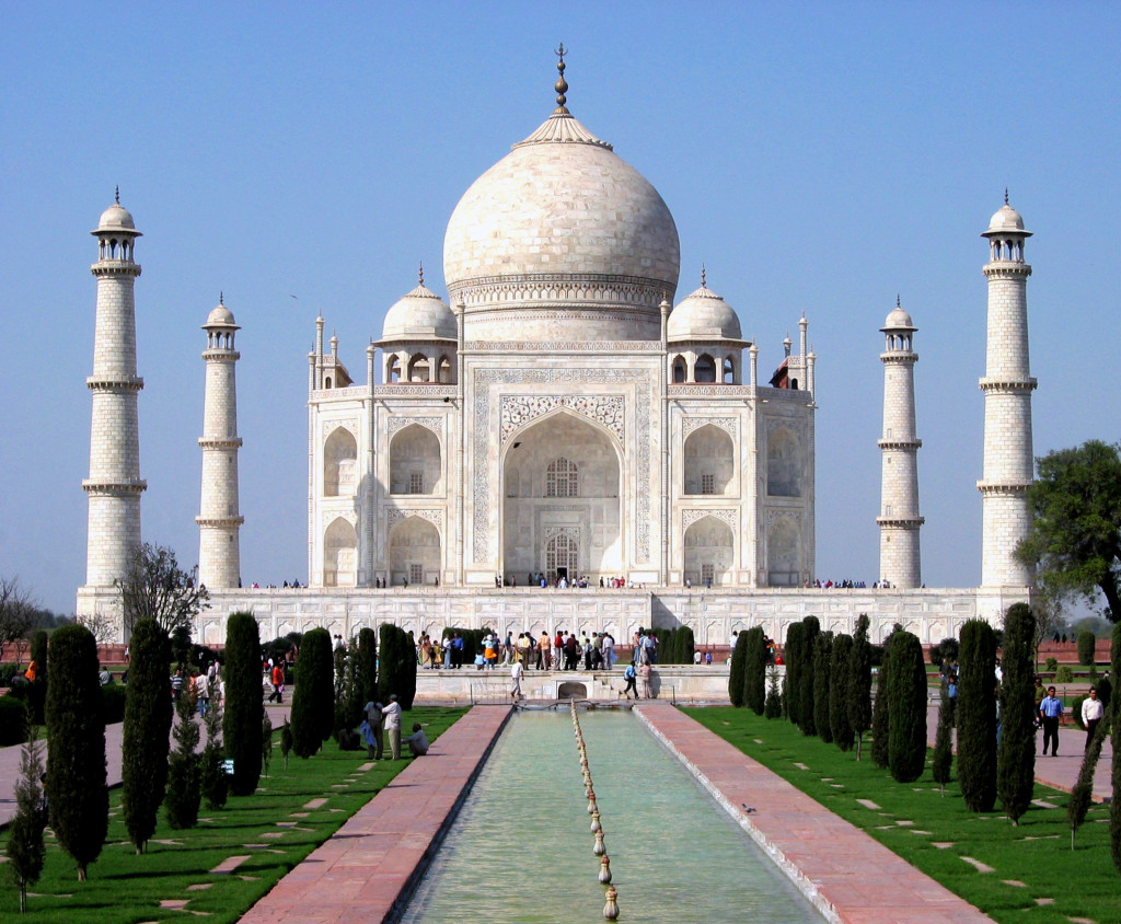 Taj_Mahal_in_March_2004